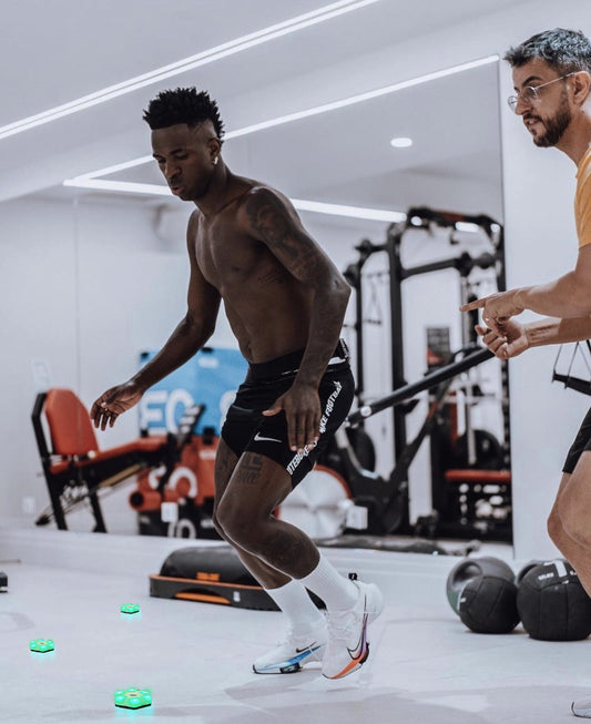 Vinicius qui s'entraine avec la lumières Power React
